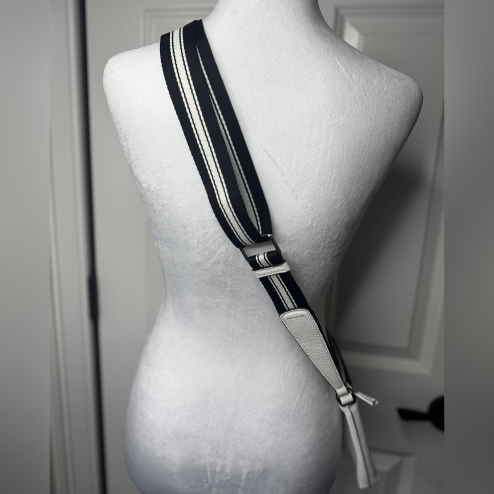Marc Jacobs White Crossbody Bag with an Adjustable Canvas Strap - Picture 4 of 7